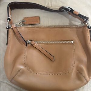 Excellent Vintage Coach Tan Leather Shoulder Bag with Front Zip